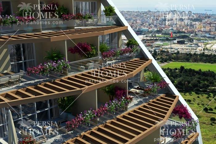 خرید خانه با بالکن های طراحی شده رو به دریا و جنگل در کارتال استانبول تراس