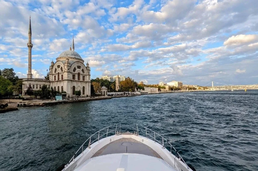 چرا تنگه بسفر یکی از مکان‌های مهم گردشگری استانبول است؟